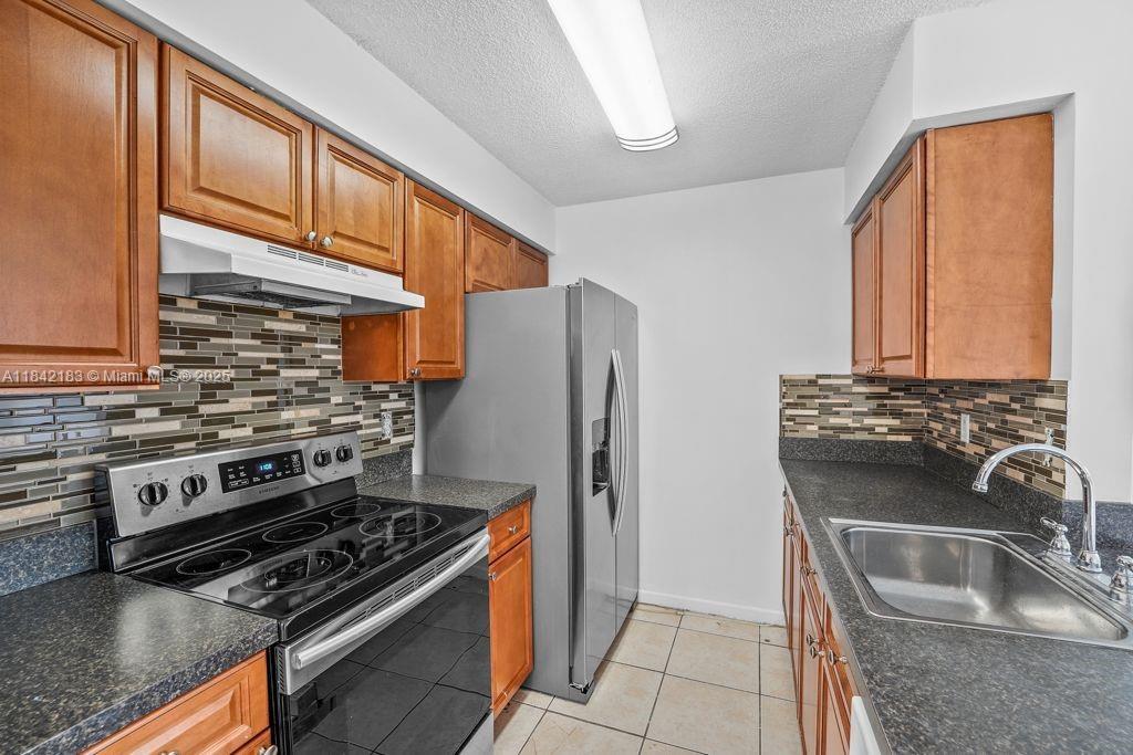 Primary Photo - 10461 NW 7th St