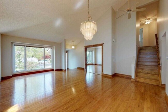 Building Photo - 4 Bed 3 Bath Unit in St. Albert, AB