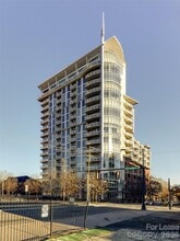 Building Photo - 505 E 6th St