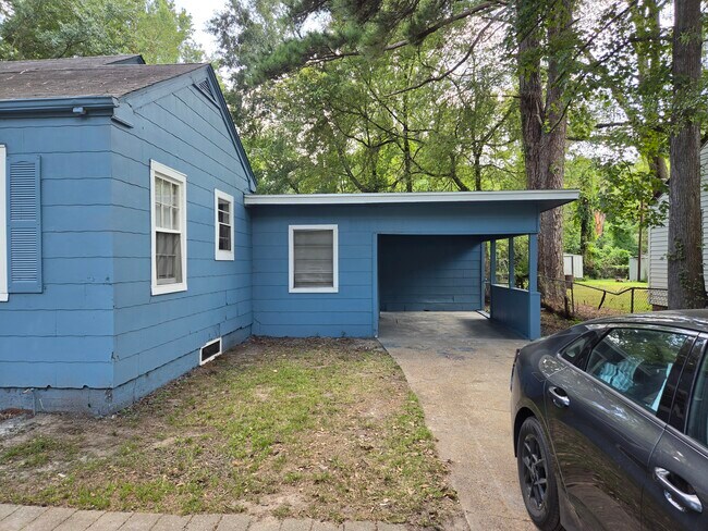 Building Photo - 245 Redwood Ave
