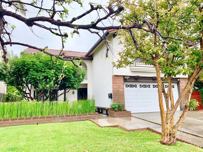 Foto del edificio - Five Bedroom Single Family Home in Irvine!