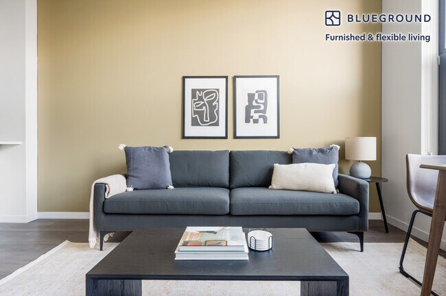 Foto del edificio - 2522 N Milwaukee Ave