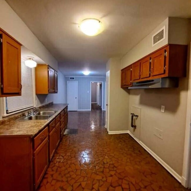 Foto del edificio - 1484 Haywood Ave