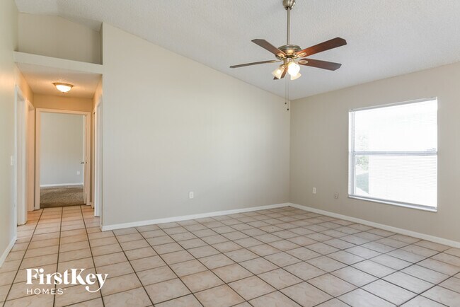Foto del edificio - 7451 Little Pond Ct