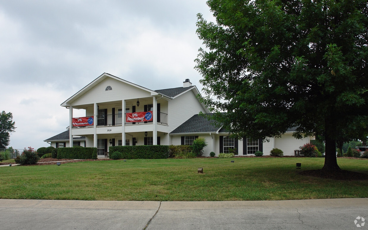 McConnell Crossing Apartments in Greensboro, NC