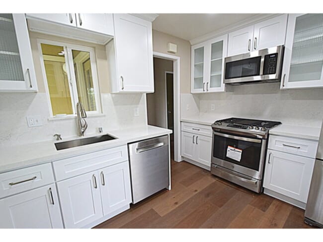 Building Photo - 12 Tennyson Dr