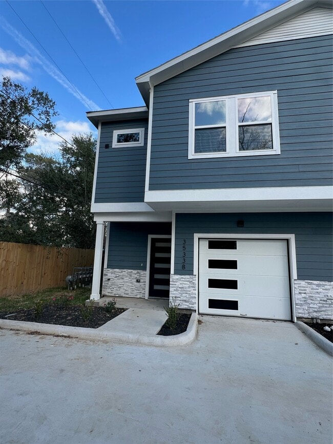 Building Photo - 3533 Alderfer St