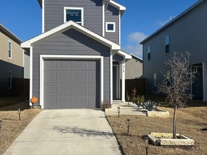 Building Photo - 910 Woodstork Wy