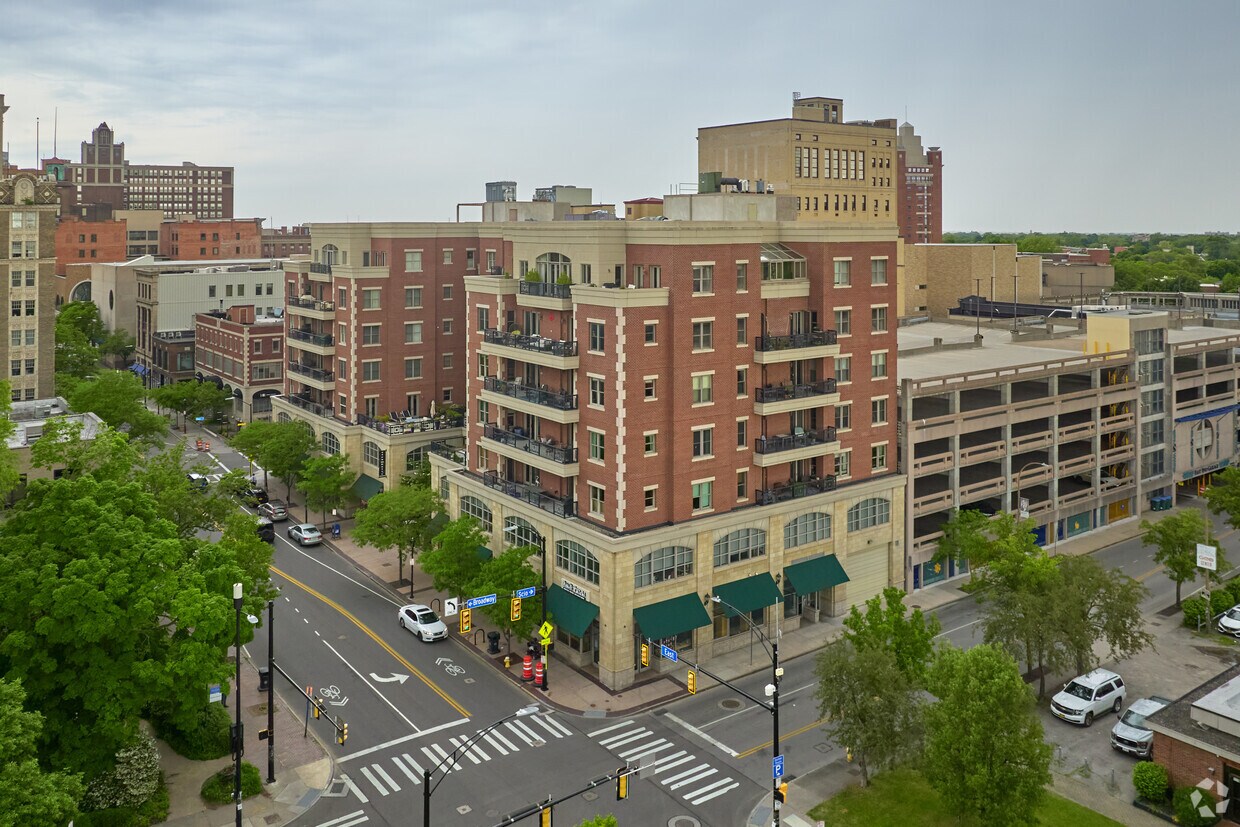Primary Photo - The Sagamore On East