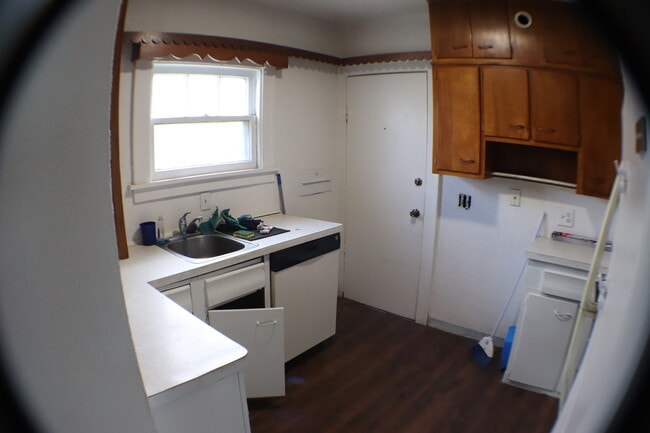 Kitchen - 2118 Delence St