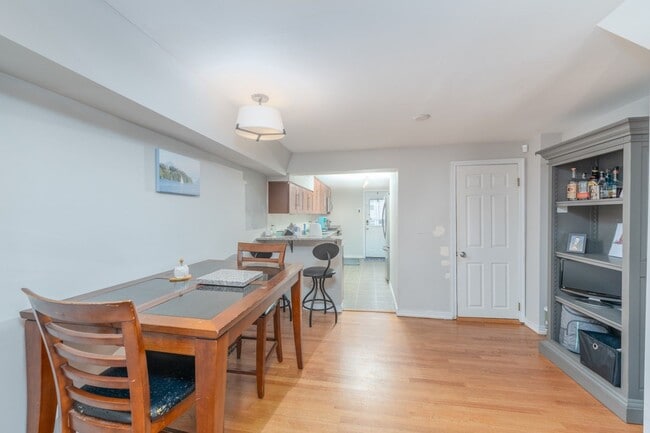 Building Photo - 1516 William St