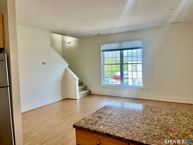 Foto del edificio - 1343 Boston Post Rd