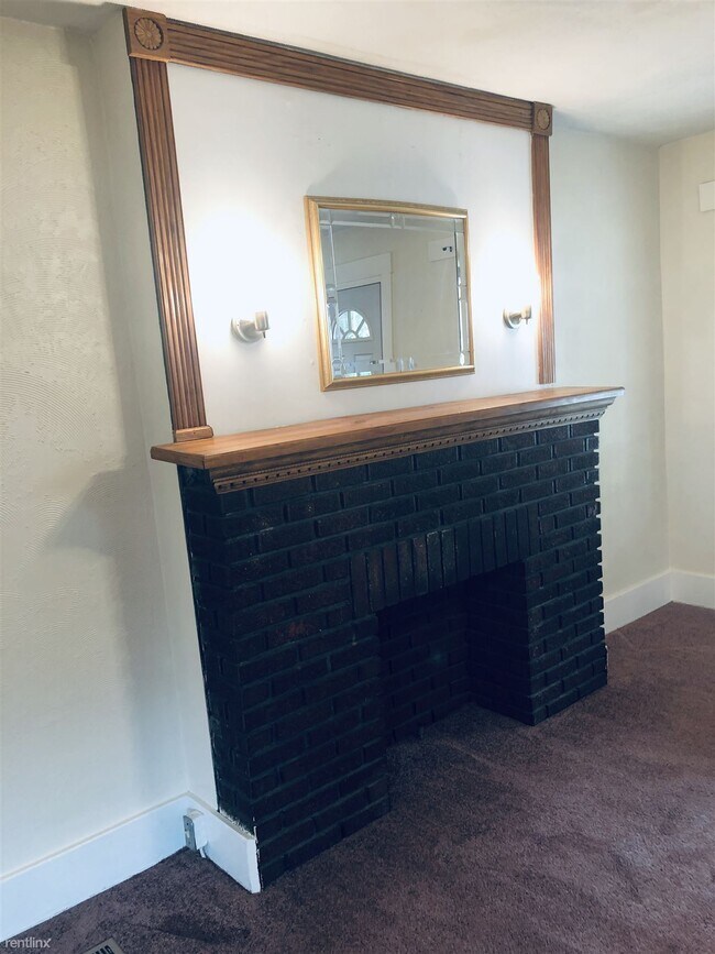 Building Photo - 2 br, 1 bath Duplex - 524 Rotteck St