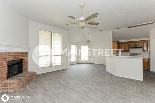 Building Photo - 1305 Dawnridge Ct, Burleson, TX 76028