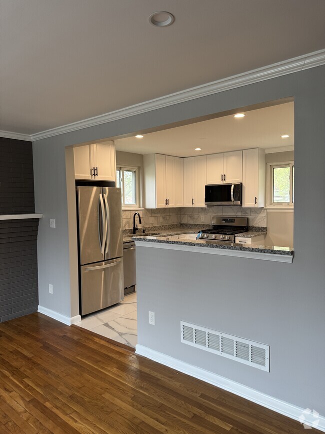 Building Photo - 8113 D'Arcy Rd