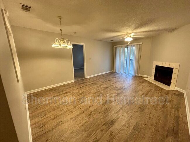 Foto del edificio - 406 Commons Dr