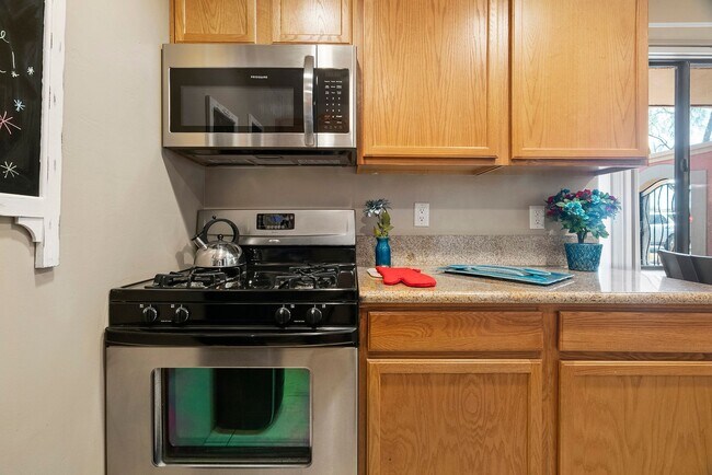 Building Photo - Hot Listing! Modern 2-Bedroom Gem – Great ...