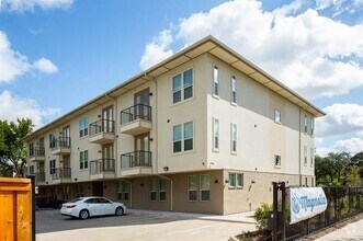 Building Photo - 801 N Bishop Ave