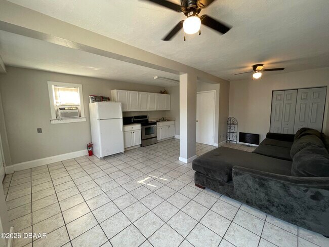 Foto del edificio - 411 N Oleander Ave