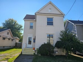 Building Photo - 406 Cascade St