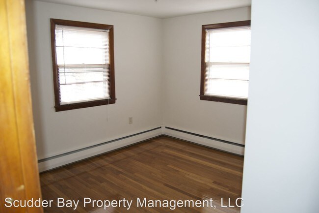 Foto del edificio - 118 Byron Ave