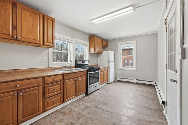 Building Photo - 1-Bed 1-Bath Unit Available Now in St. Paul!