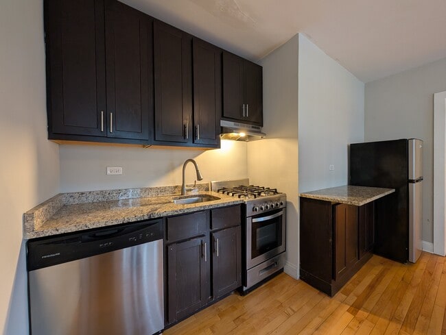 Building Photo - 618 W Patterson Ave
