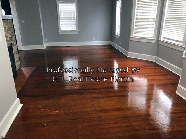Building Photo - 734 N Grandview Ave