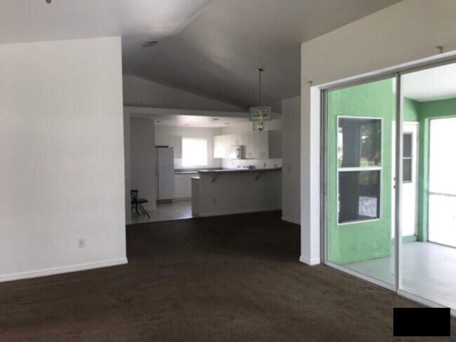 Building Photo - Fenced Yard, Lawn Care Included!!