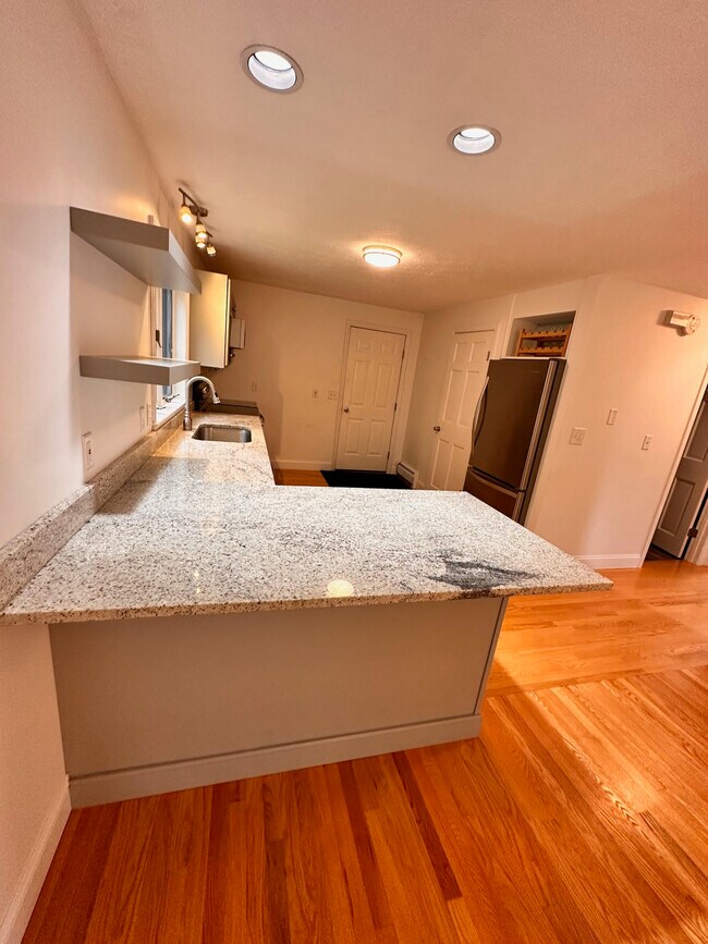 Foto del edificio - 8 Quaker Ln
