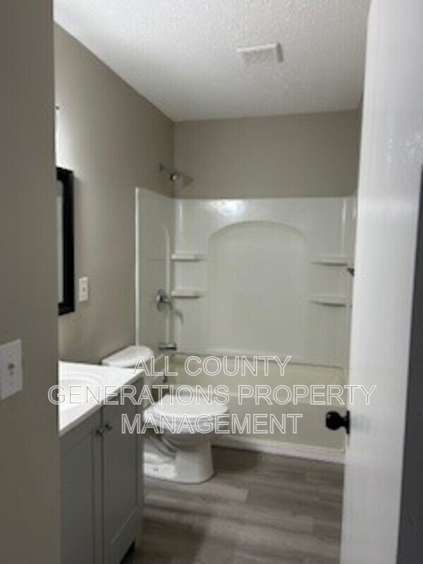 Building Photo - 3415 E 106th St