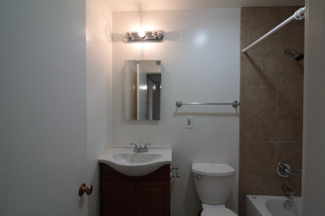 Building Photo - 77 N Ellsworth Ave