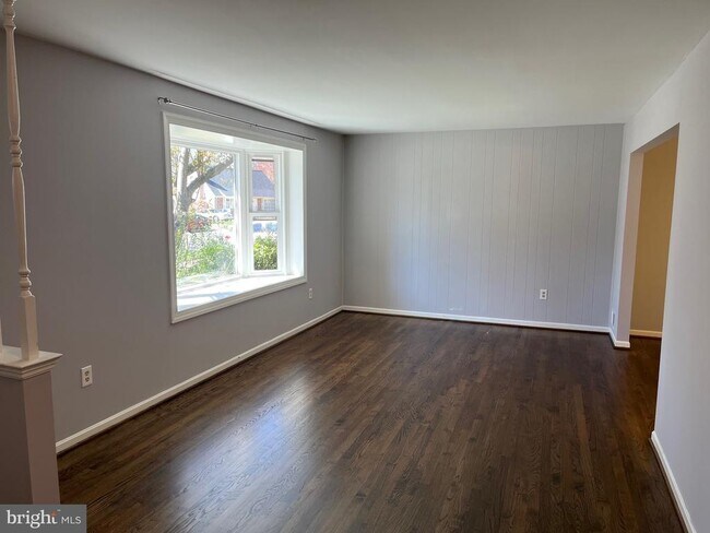 Building Photo - 5233 Pommeroy Dr