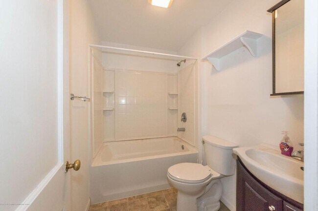 Foto principal - 242 S Main St
