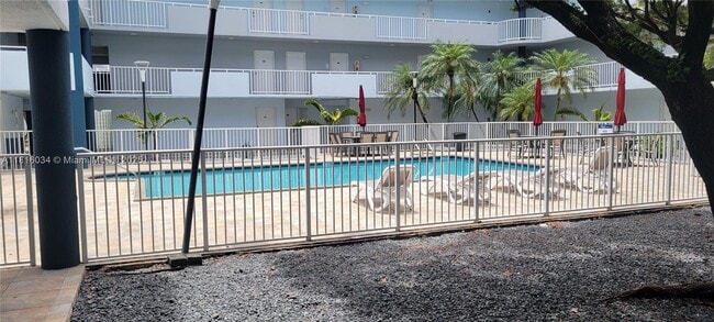 Foto del edificio - 8261 NW 8th St