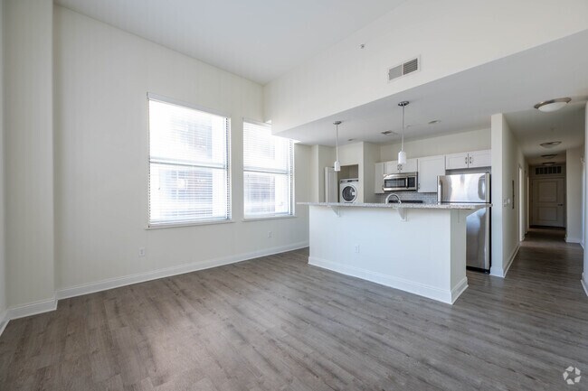 2 habitaciones, 1 baño - 1019 pies cuadrados - Sala de estar - Penn Street Tower Apartments