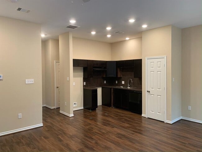 Building Photo - 7958 Bonaire St