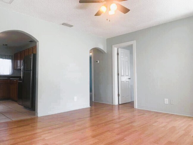 Foto del edificio - Charming 2 Bedroom 1 Bath in Central Gulfport