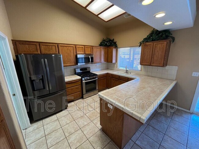 Foto del edificio - 1672 W Julieanne Ave