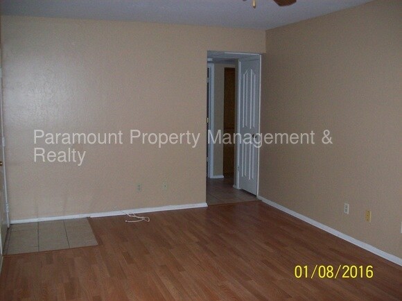 Building Photo - 922 N Pueblo Dr
