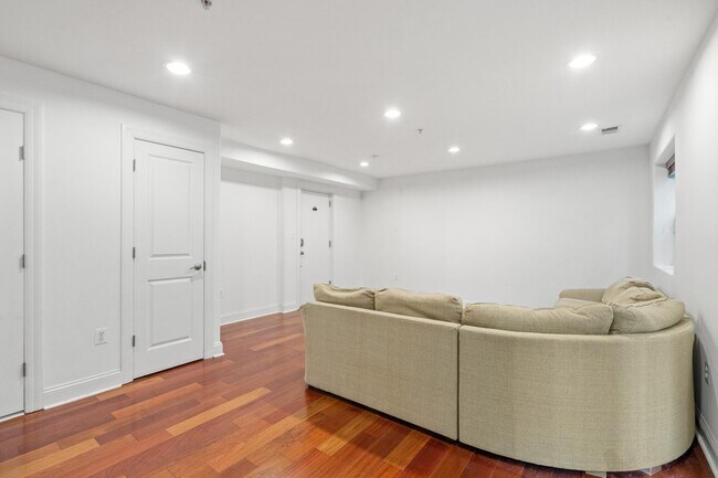 Building Photo - 1354 Euclid St NW
