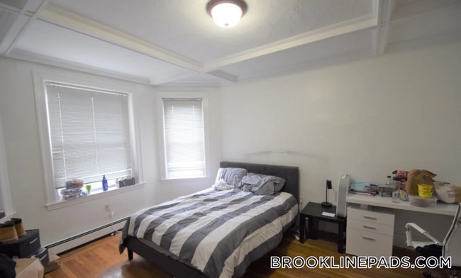 Building Photo - 73 Thatcher St