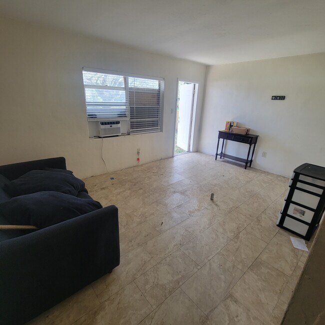 Foto del edificio - 2746 NW 6th Ct