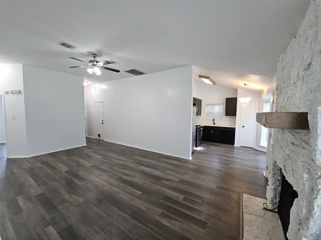 Building Photo - 2513 Knoxville Dr