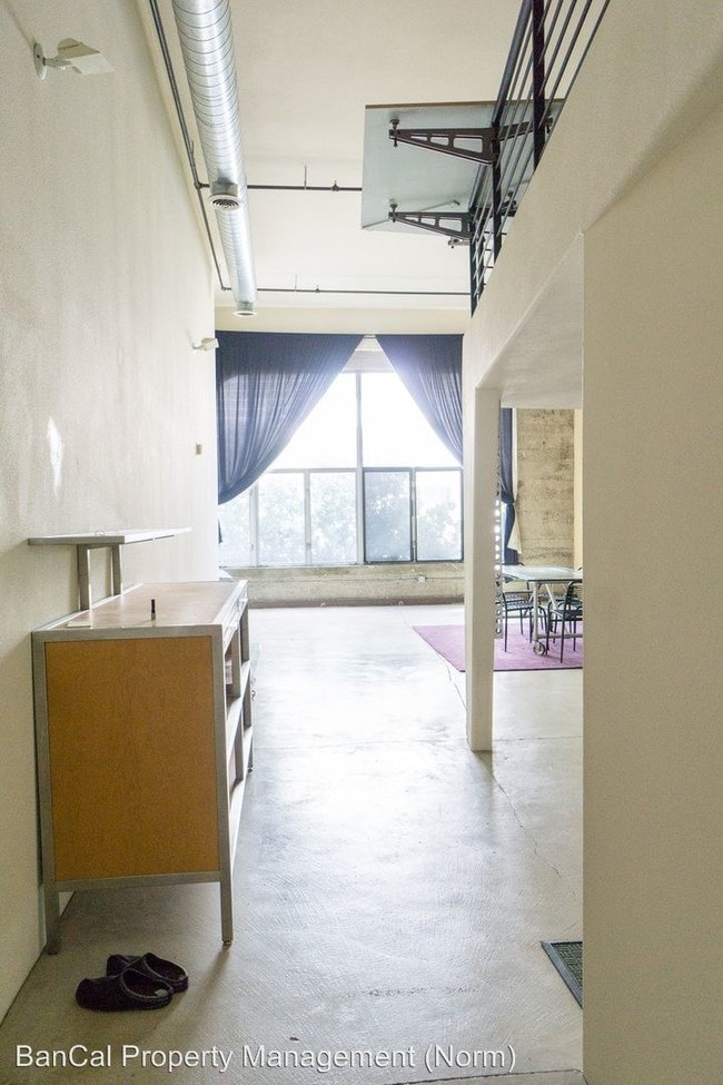 Building Photo - 346 1st St