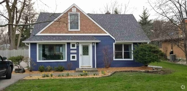 Building Photo - 0n336 Herrick Dr
