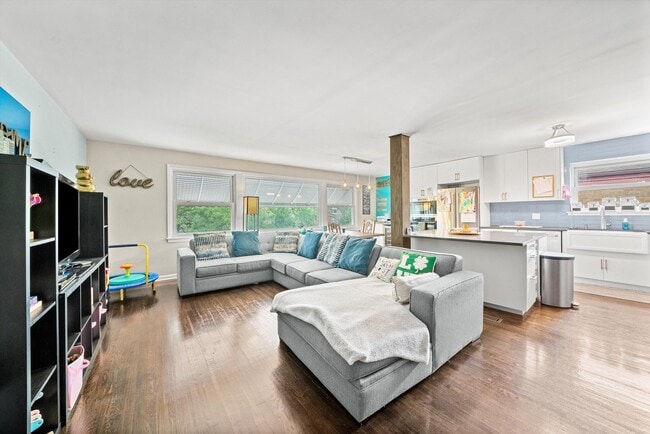 Foto del edificio - 8819 N Wisner St