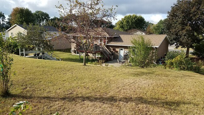 Building Photo - 1042 Terrace Dr