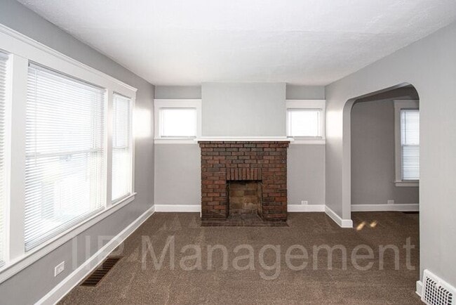 Building Photo - WELL MAINTAINED SINGLE FAMILY HOME
