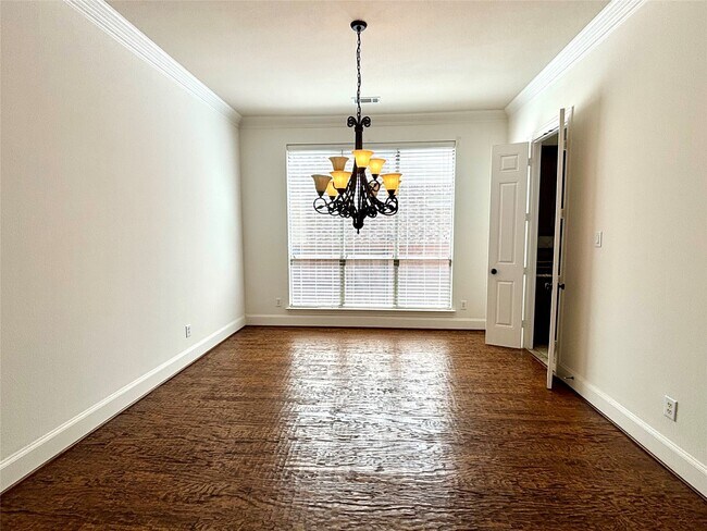 Building Photo - 25707 Pierrmont Ct